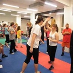 Kurzy sebeobrany pro ženy a dívky i pro seniory pokračují i o letních prázdninách